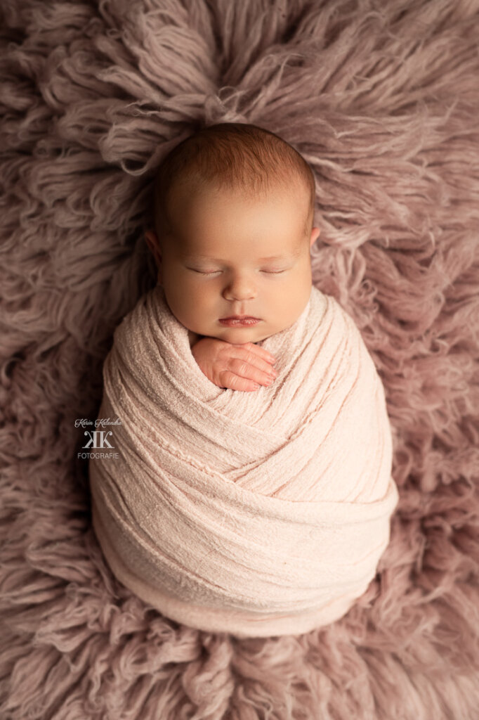 Knuddeliges Newbornbaby-Fotohsooting #11